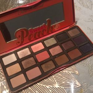 Too faced sweet peach makeup palette